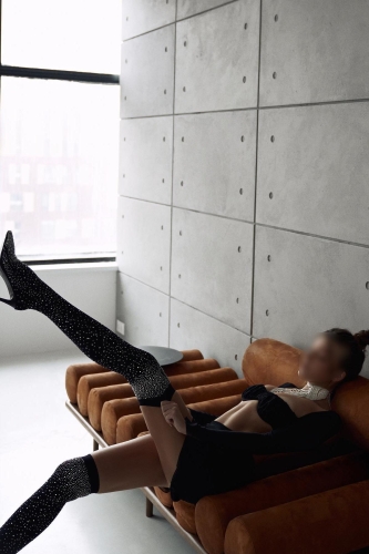 Вика  - Индивидуалка СПб, размер груди 3, метро Старая Деревня